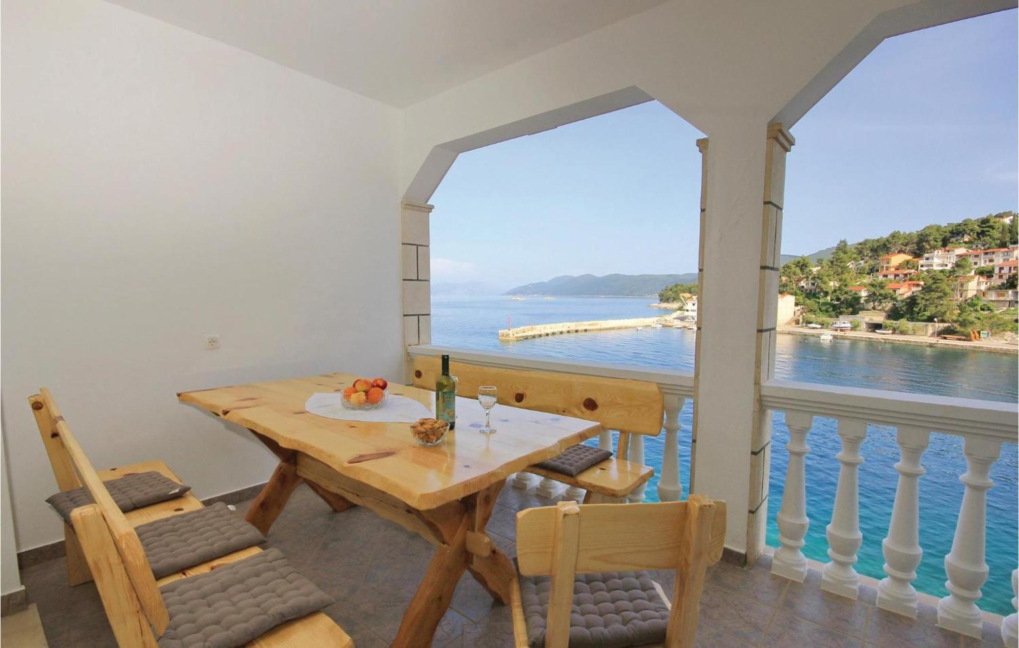 Cozy Apartment In Prigradica With House Sea View Eksteriør bilde