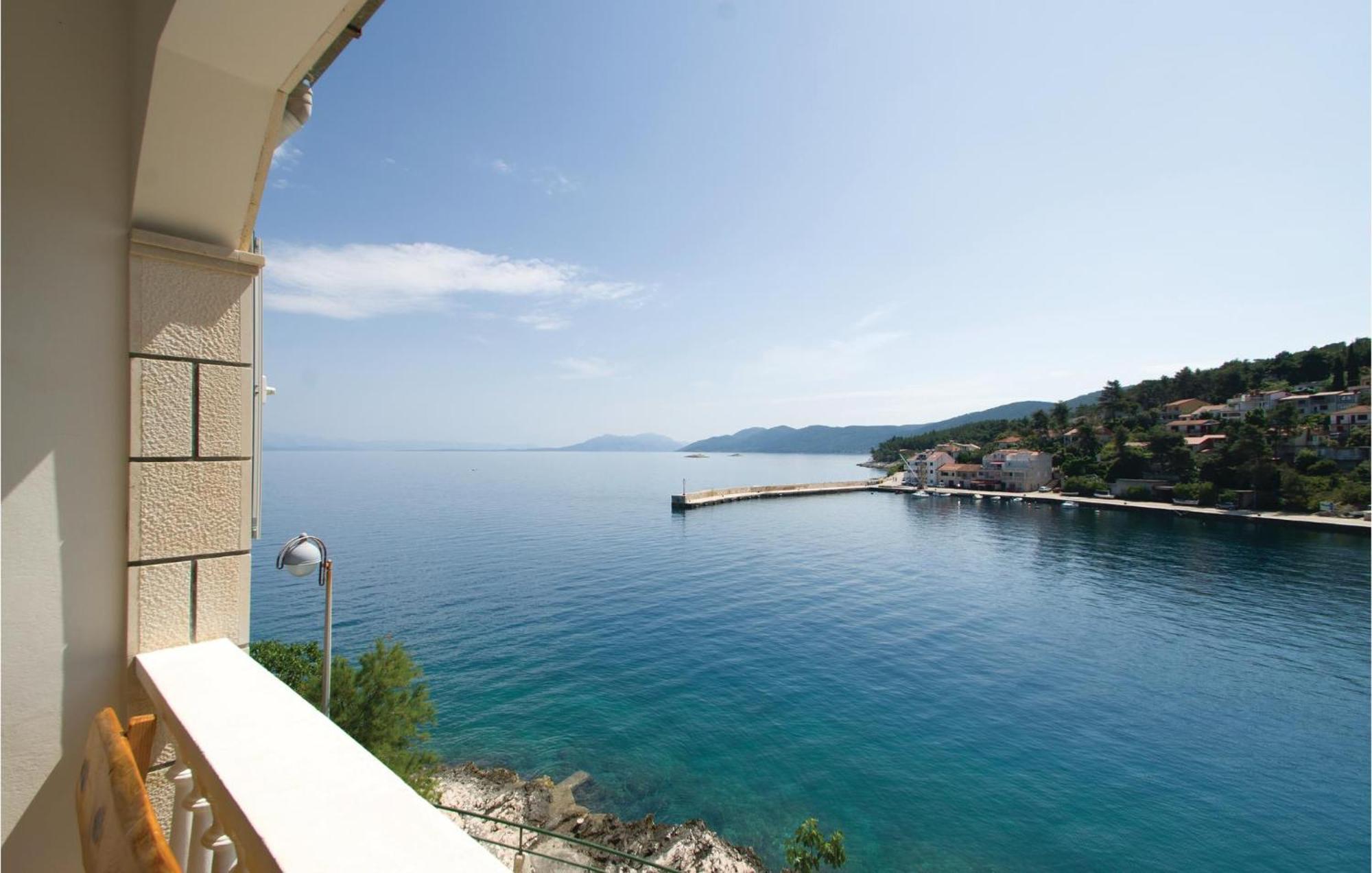 Cozy Apartment In Prigradica With House Sea View Eksteriør bilde
